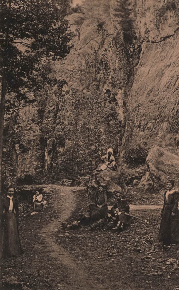 01872_Abastumani_Charm_gate_and_marble_board