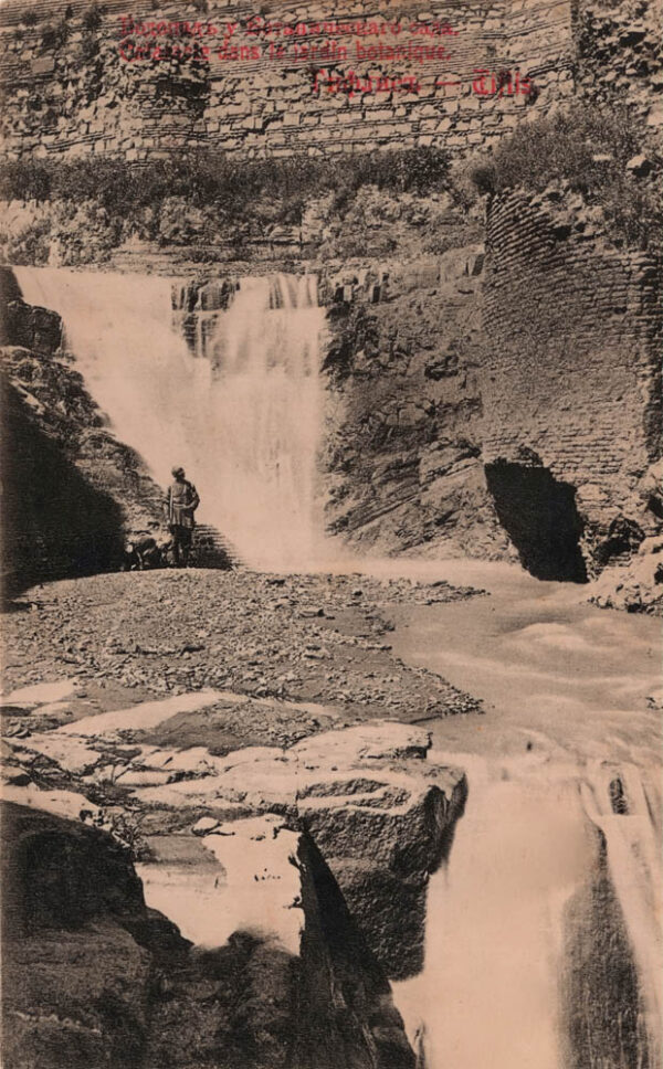 03433_Tiflis_Waterfall_in_Botanic_garden