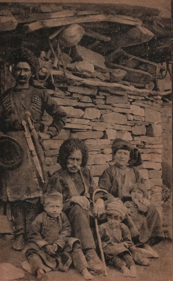 03668_Khevsur_family
